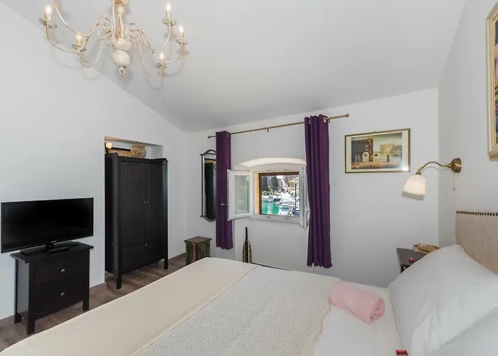 Skipper Suites